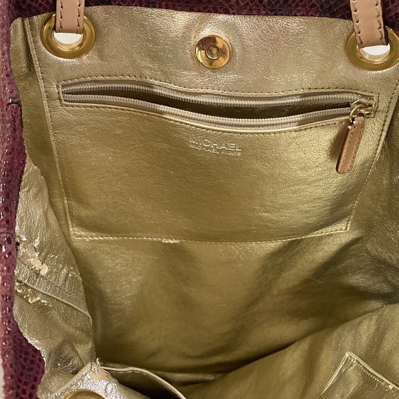 Micheal Kors Tote - Picture 3 of 6